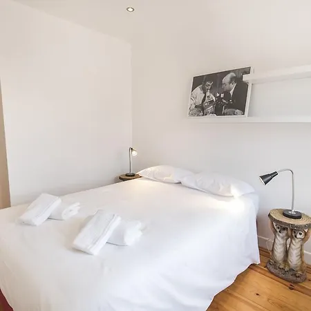 Lovelystay Rooftop Duplex In Sao Bento * 리스본
