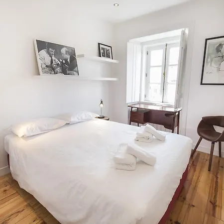 아파트 Lovelystay Rooftop Duplex In Sao Bento 리스본